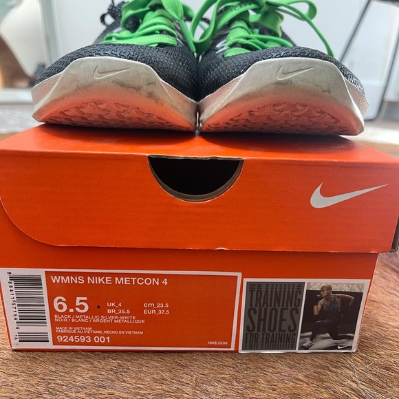 Used Women’s Nike Metcon 4 - Picture 2 of 7